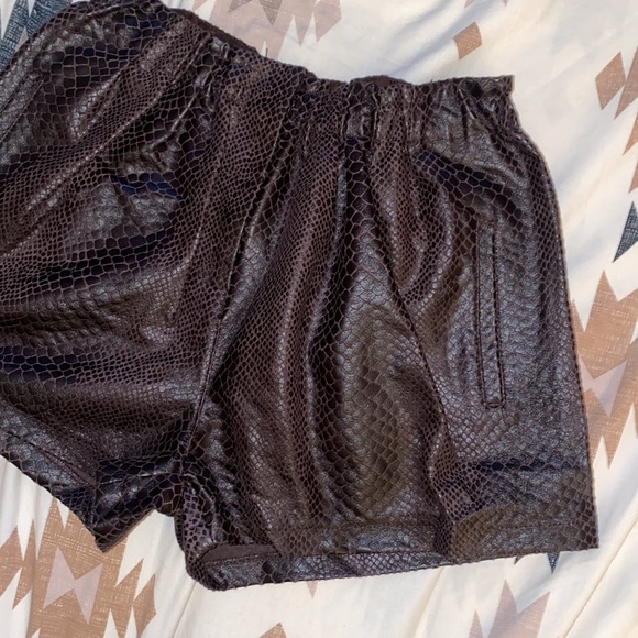 Olivaceous shorts - Picture 5 of 7
